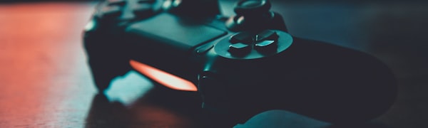 热门游戏《星际远征》 - 一款太空探索与战斗的即时战略游戏画面